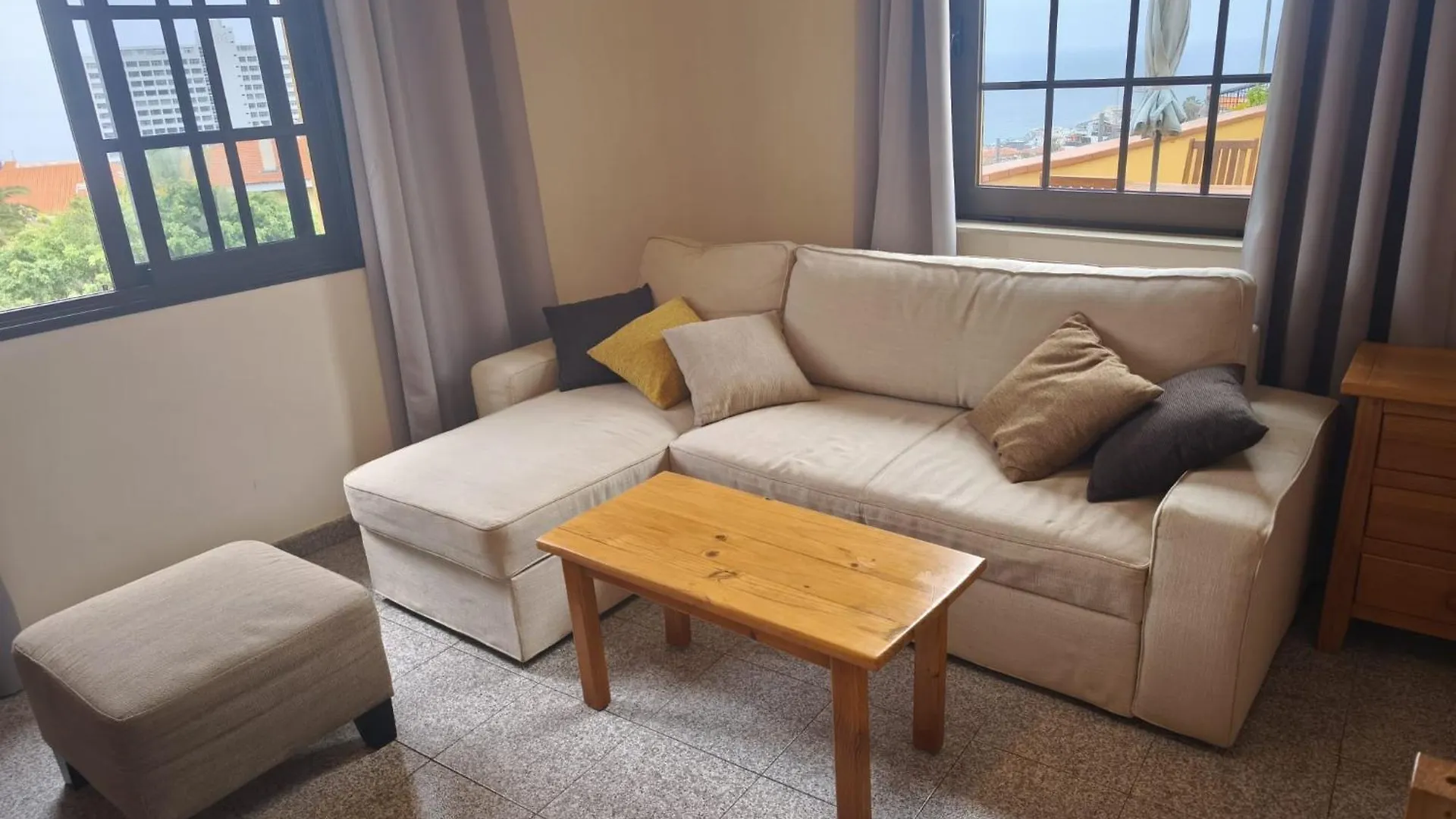 Big Room At Villa Lila의 연락처